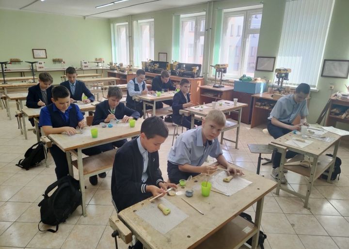 «Благопомощь» удивила школьников Болгара необычным мастер-классом