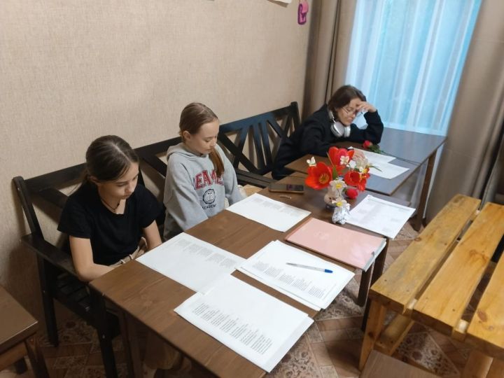 Участницы фольклорного кружка из Болгара начали изучать свадебные обряды России