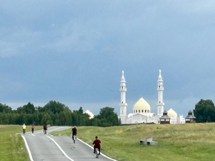 В Болгаре в День молодёжи состоялась велопрогулка, объединившая поколения