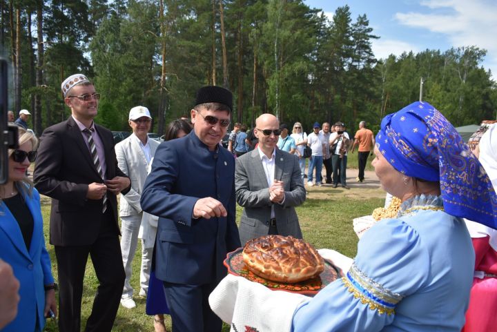 Гости Сабантуя посетили национальные подворья