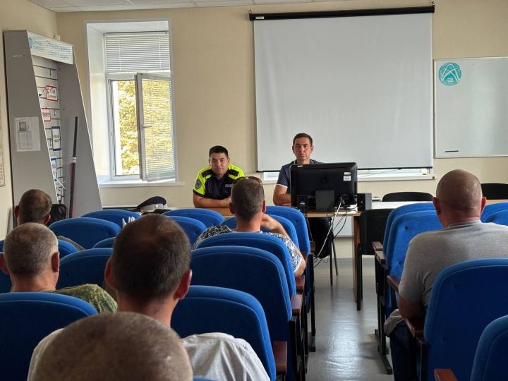 Представители Госавтоинспекции провели беседу с сотрудниками электросетей