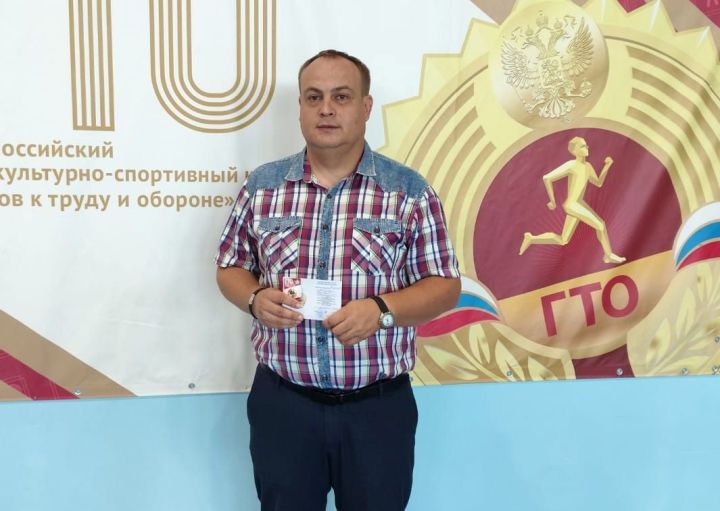 Заместитель директора кадетской школы Болгара получил знак отличия ГТО