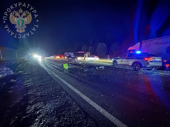 В ДТП в Пестречинском районе Татарстана погибли двое и пострадали шесть человек