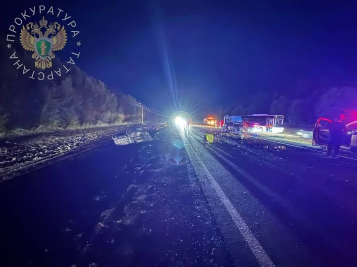 В ДТП в Пестречинском районе Татарстана погибли двое и пострадали шесть человек