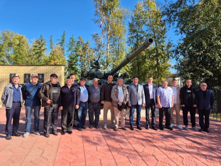 В Болгаре отметили День танкиста в Единый день голосования