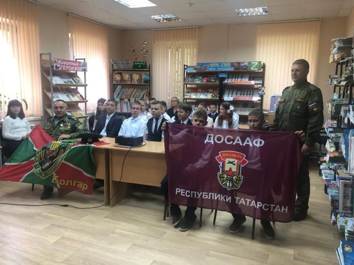 В библиотеке Болгара школьникам рассказали о силе знаний в деле защиты Отечества