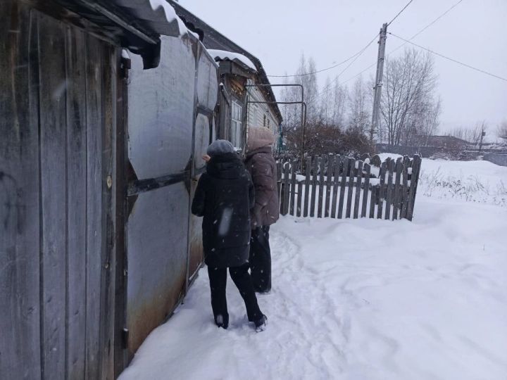 Социальные службы Спасского района провели новогодние рейды по семьям