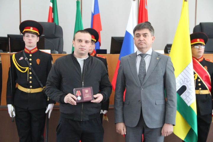В Болгаре вручили государственные награды родственникам бойцов, погибших в ходе специальной военной операции