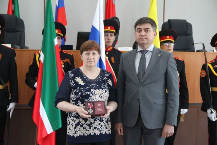 В Болгаре вручили государственные награды родственникам бойцов, погибших в ходе специальной военной операции