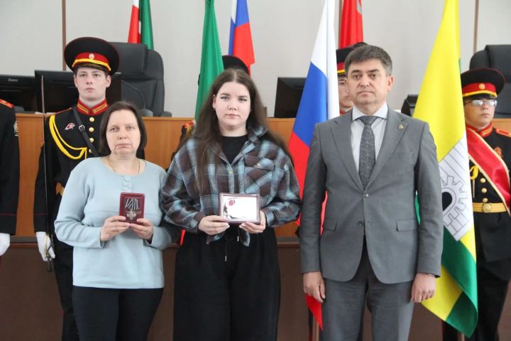 В Болгаре вручили государственные награды родственникам бойцов, погибших в ходе специальной военной операции