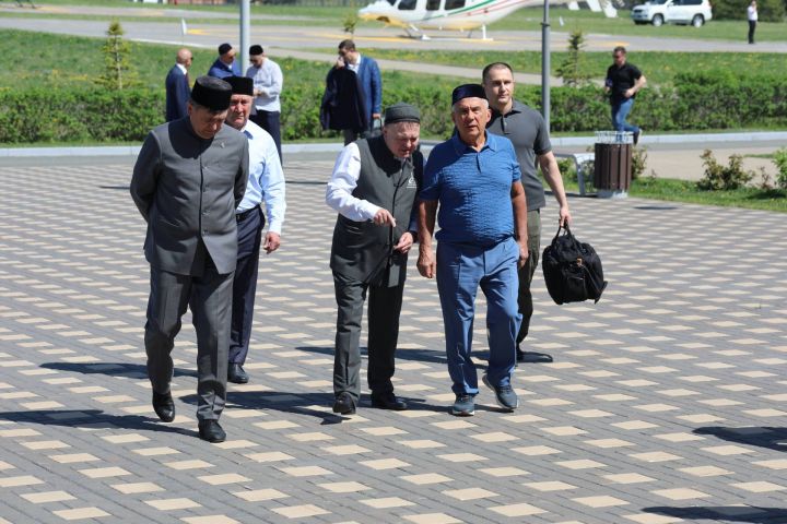 Рустам Минниханов оценил международные проекты и образовательный потенциал Болгарской исламской академии