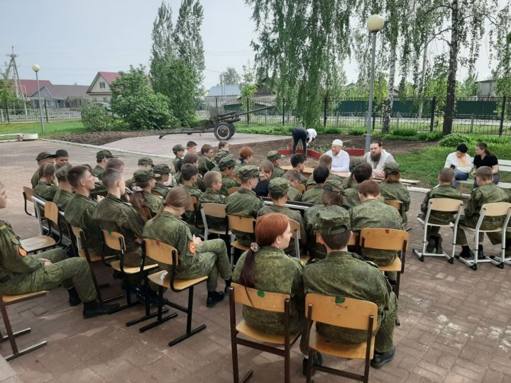 В кадетской школе Болгара прошла межконфессиональная встреча о вере и патриотизме