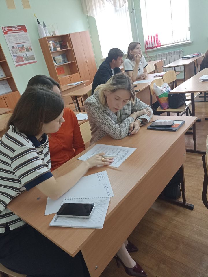 Молодые педагоги Спасского района освоили искусственный интеллект на практике