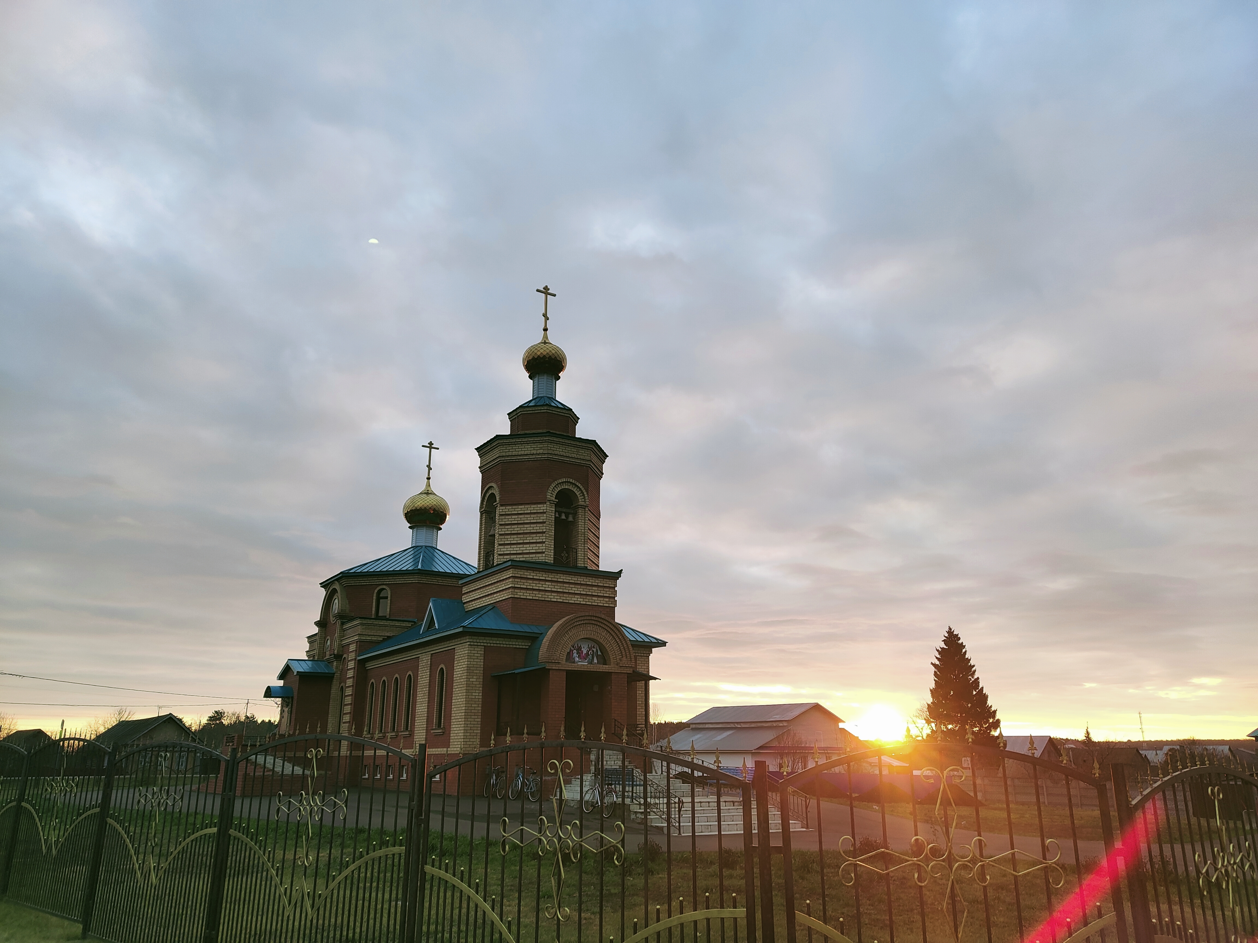 Православный храм, где проходят богослужения в день памяти великомученика Пантелеймона