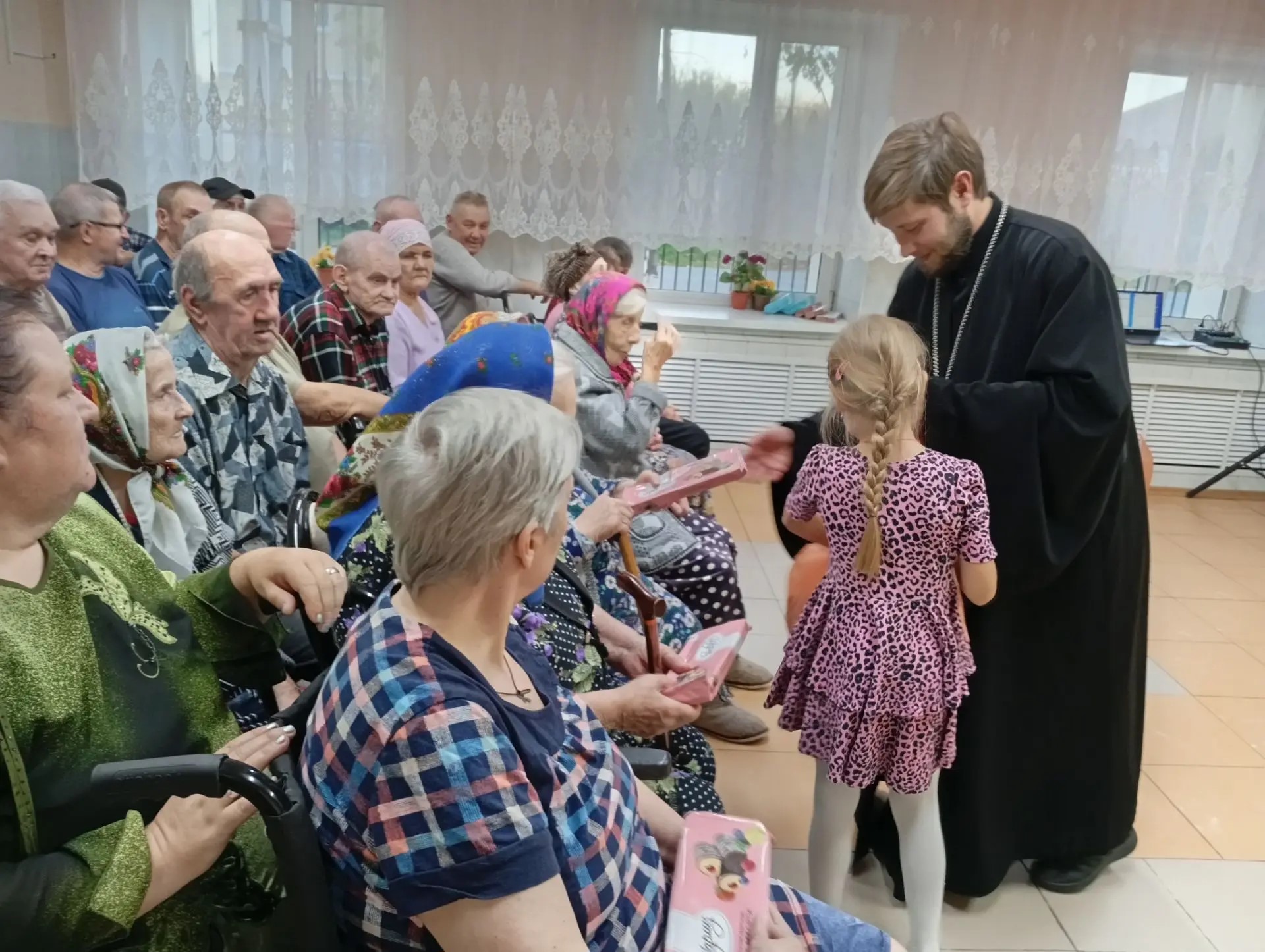 В Спасском ДИПИ прошёл праздник в честь Декады пожилых людей