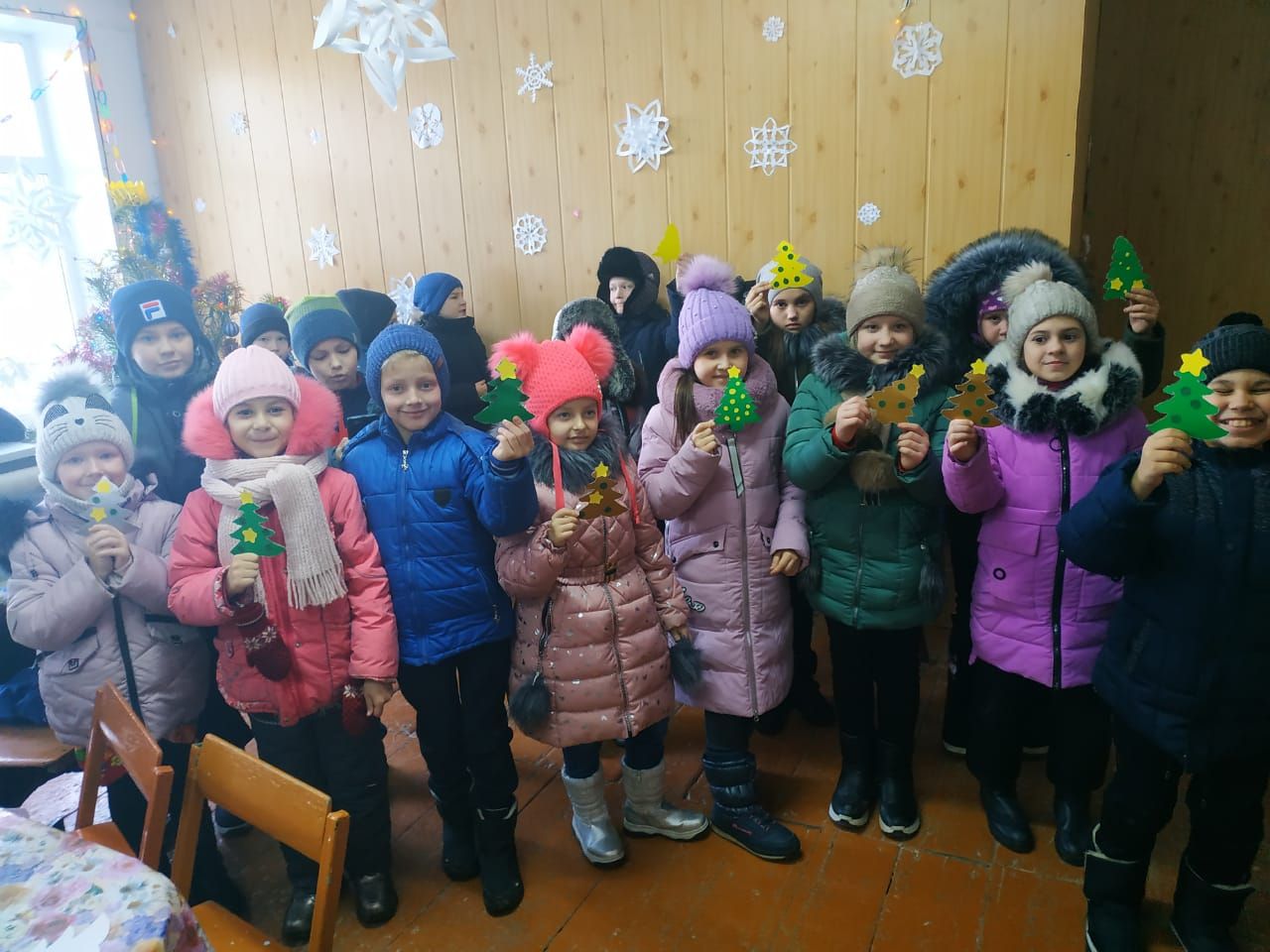 В Болгарской средней школе №2 работает зимний лагерь "Морозко" (ФОТО)