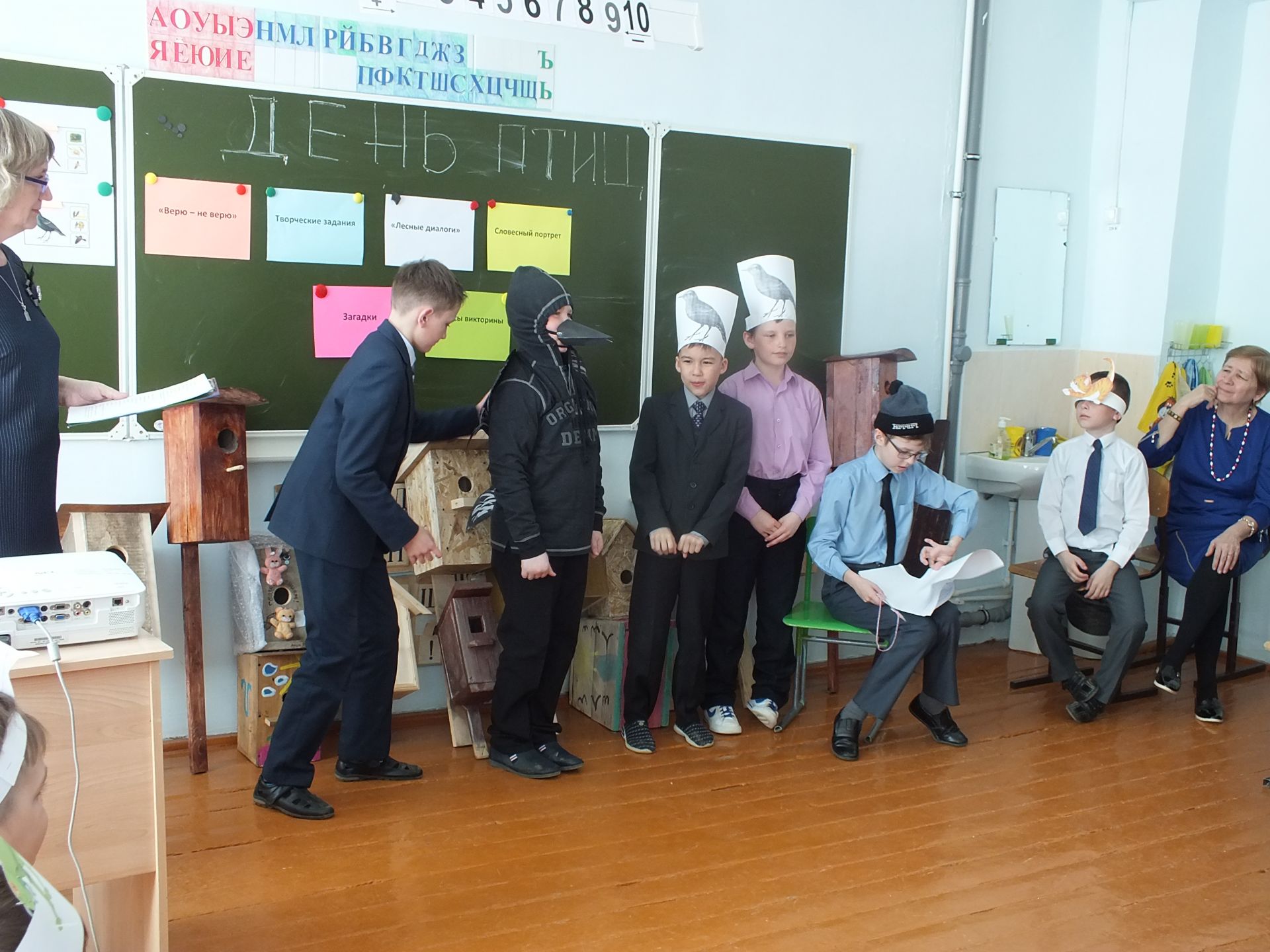 Полянка мәктәбен сыерчык оялары бизәде