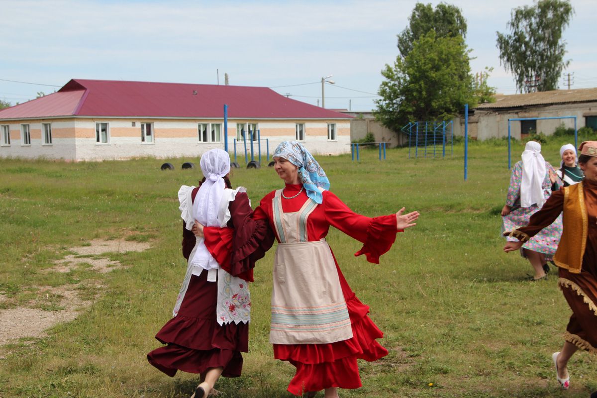 Кунаклар балаларны сөендерде