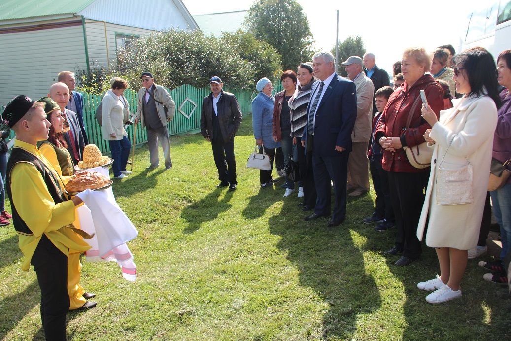 Погода в болгарах спасский. Спасский район Татарстан с. Каюки. Школа село Каюки Спасский район. Деревня Каюки Спасского района. Встреча земляков фото.