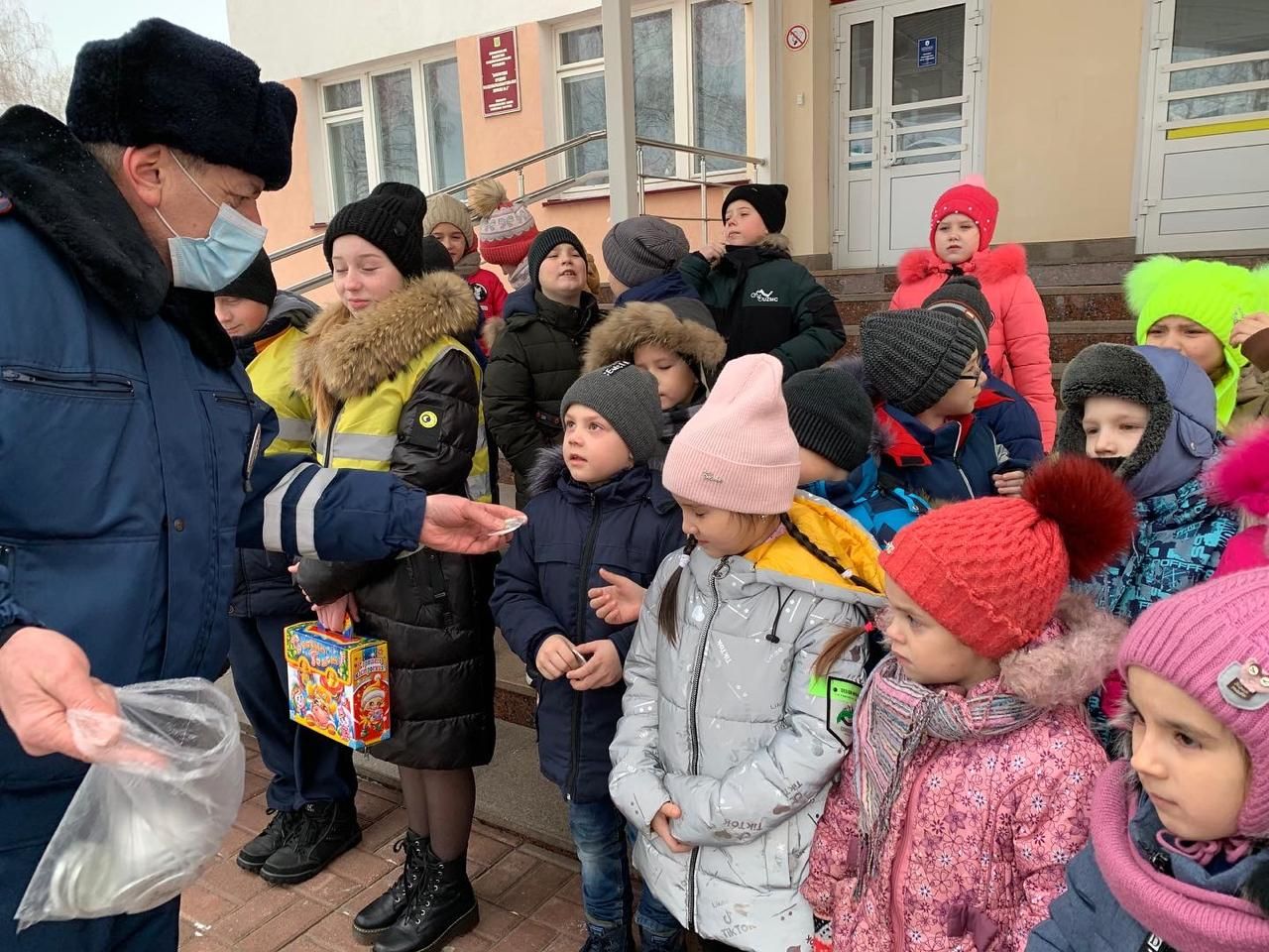 Новогодние подарки получил отряд  ЮИД БСОШ № 2 за участие в конкурсе «Безопасное колесо-2020»