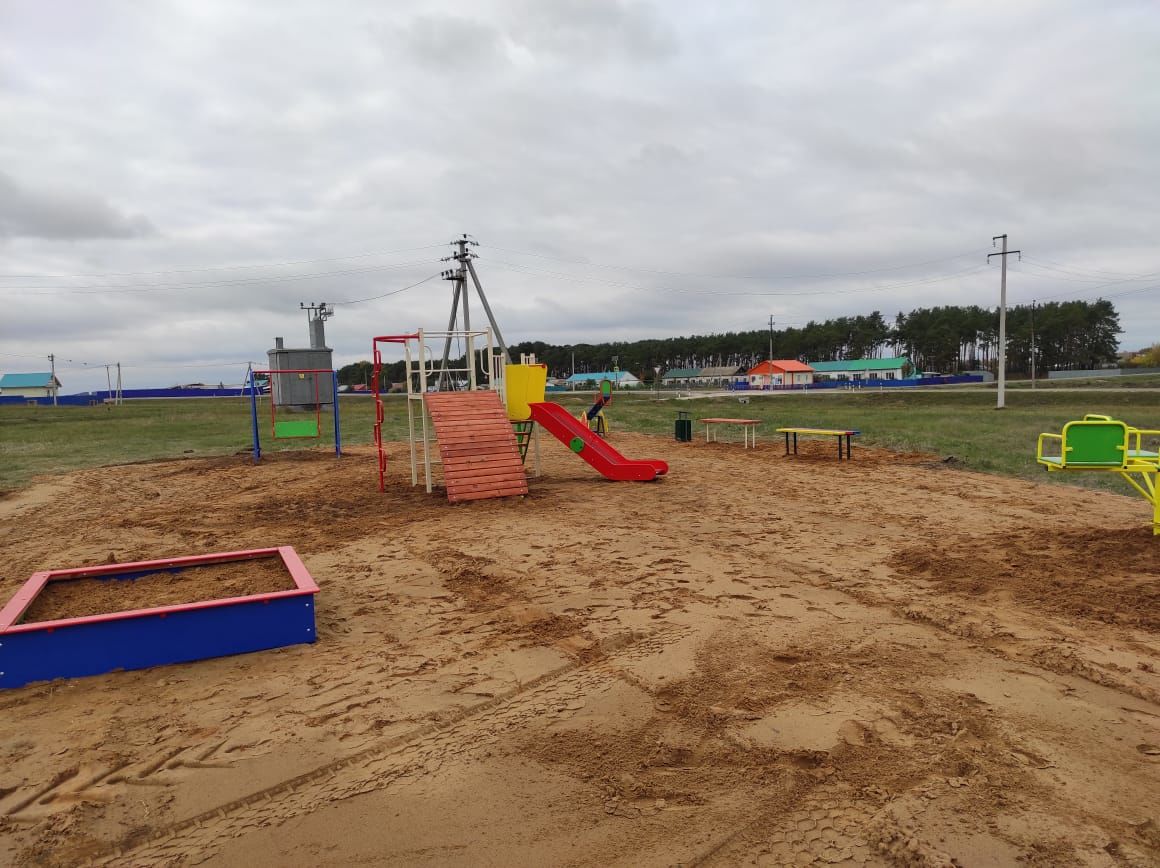 В поселке Приволжский появилась новая детская площадка