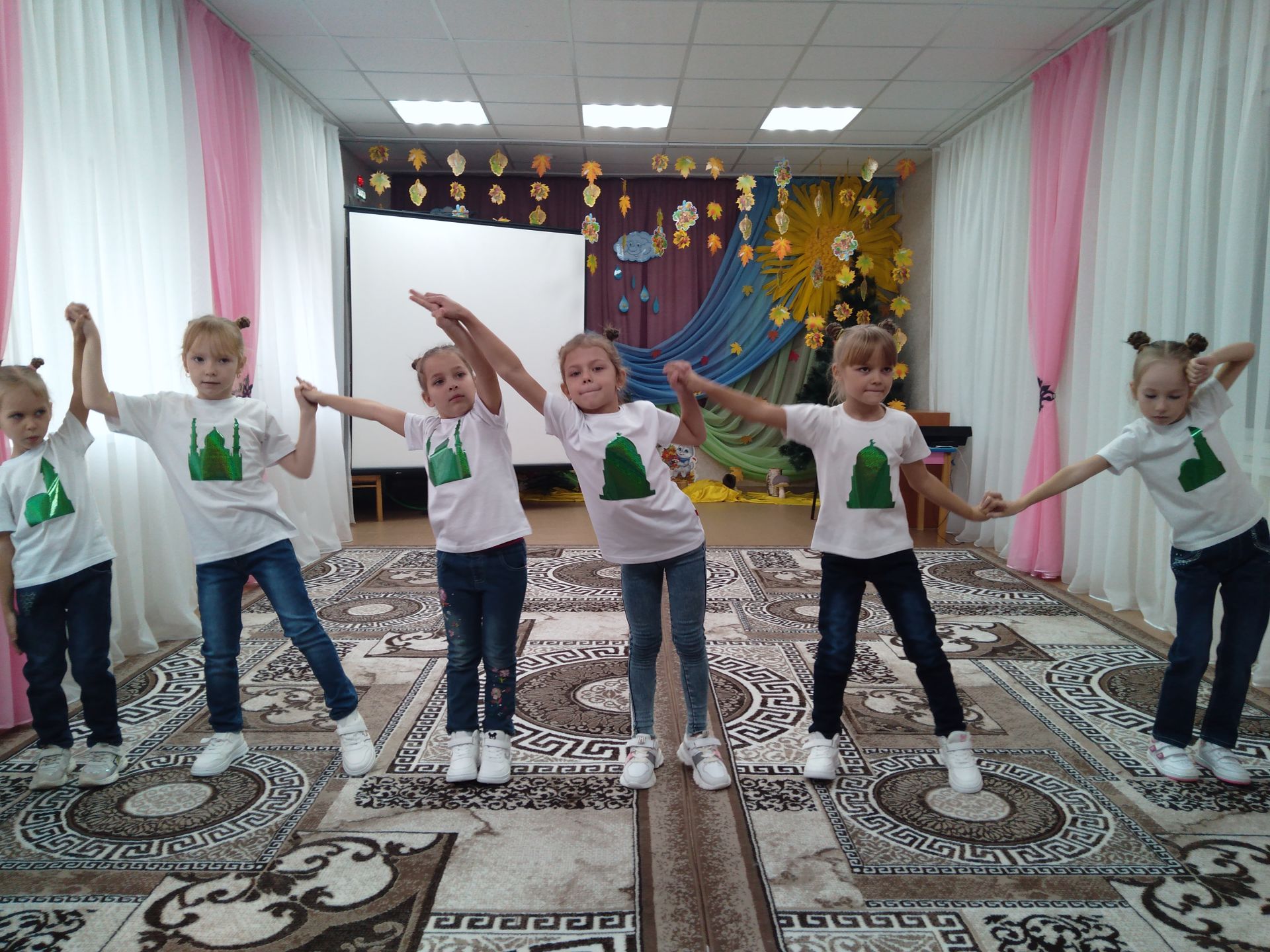 На базе детского сада «Колосок» прошел флэшмоб «Я люблю свой Татарстан»