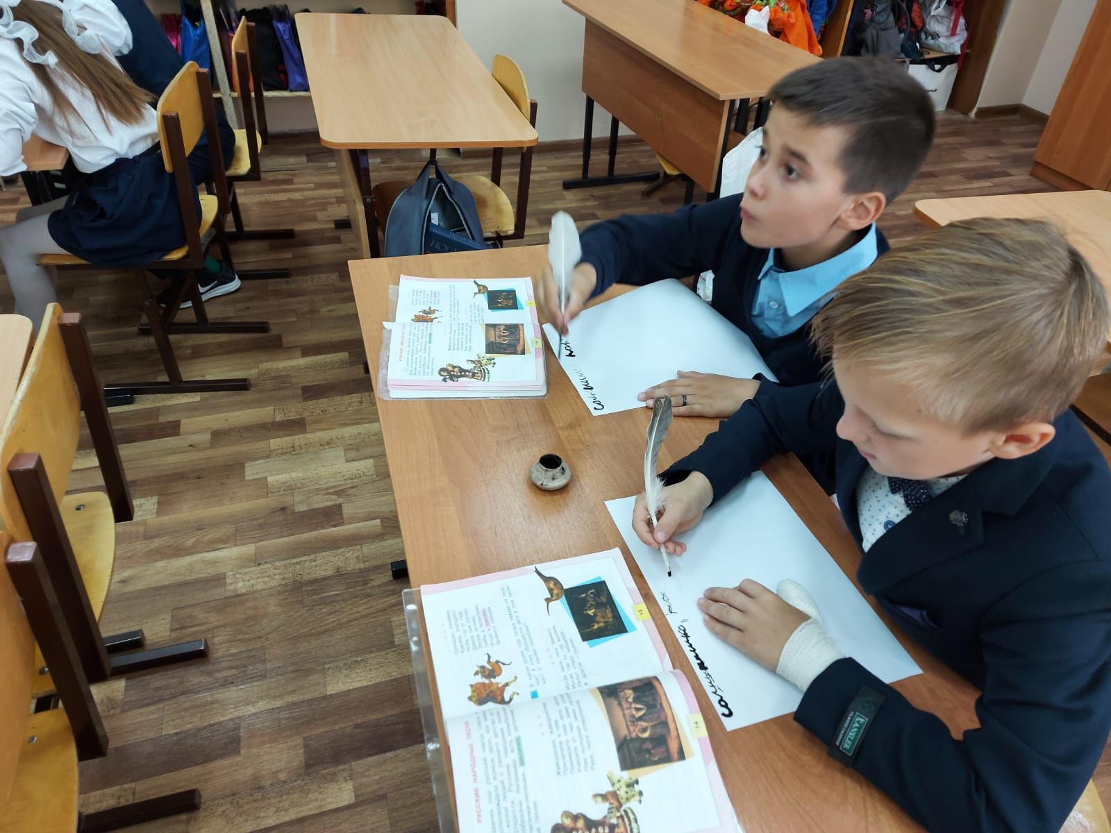 Для учеников Болгарской санаторной школы-интернат провели интерактивно занятия «Средневековые чернила» 