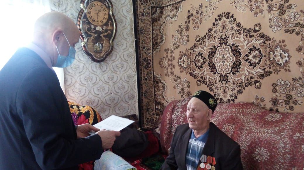 В Татарской Тахтале поздравили долгожителя
