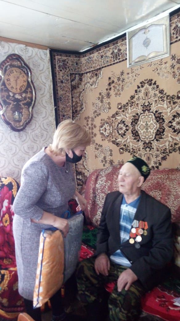 В Татарской Тахтале поздравили долгожителя