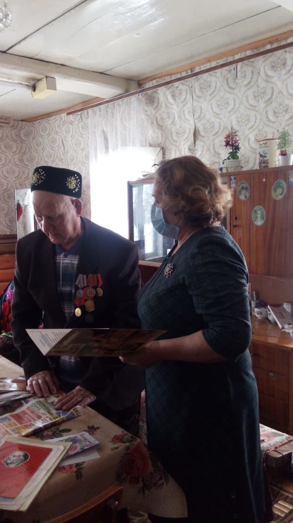 В Татарской Тахтале поздравили долгожителя