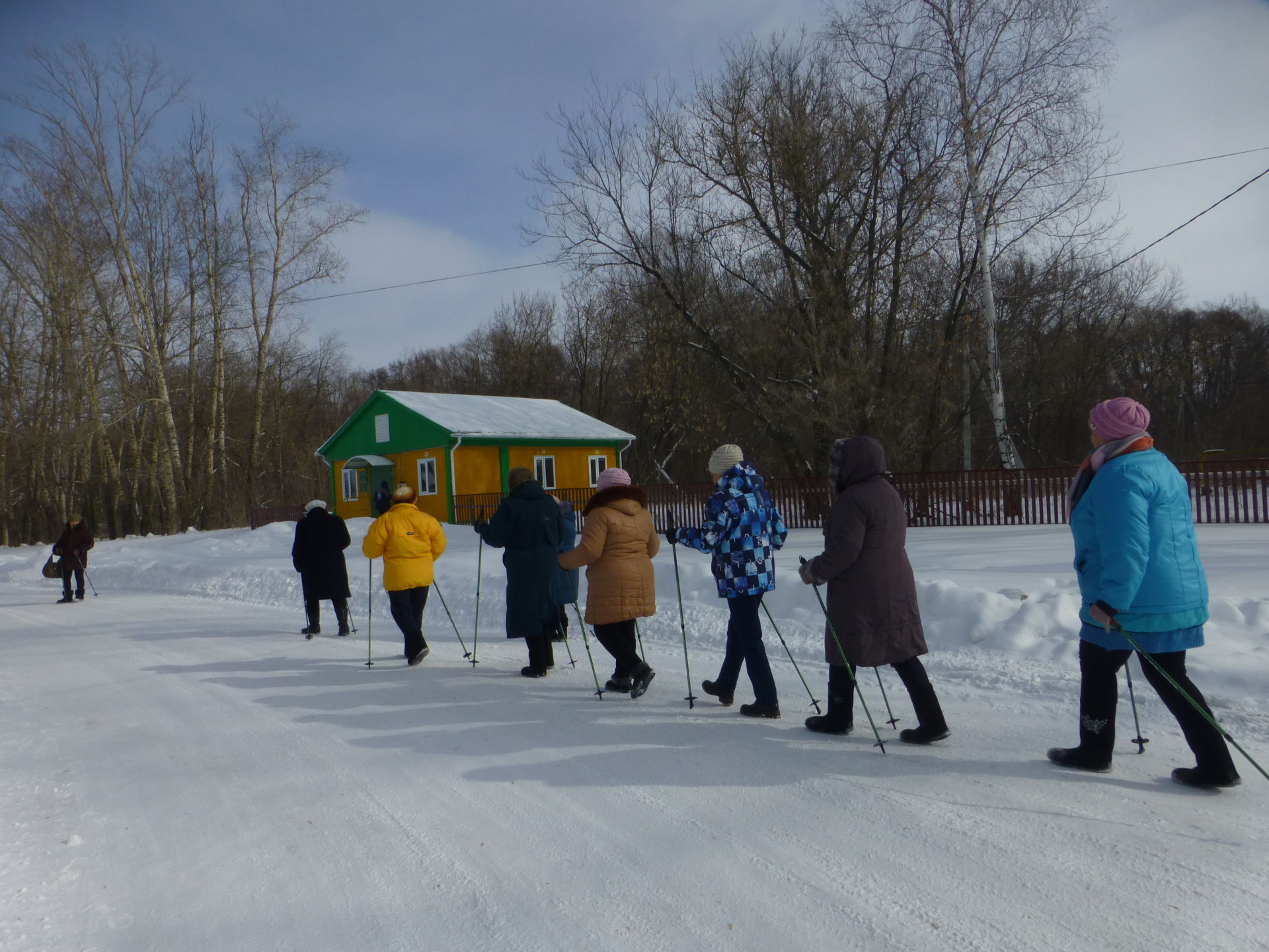 В Спасском районе открыт клуб скандинавской ходьбы для пожилых людей