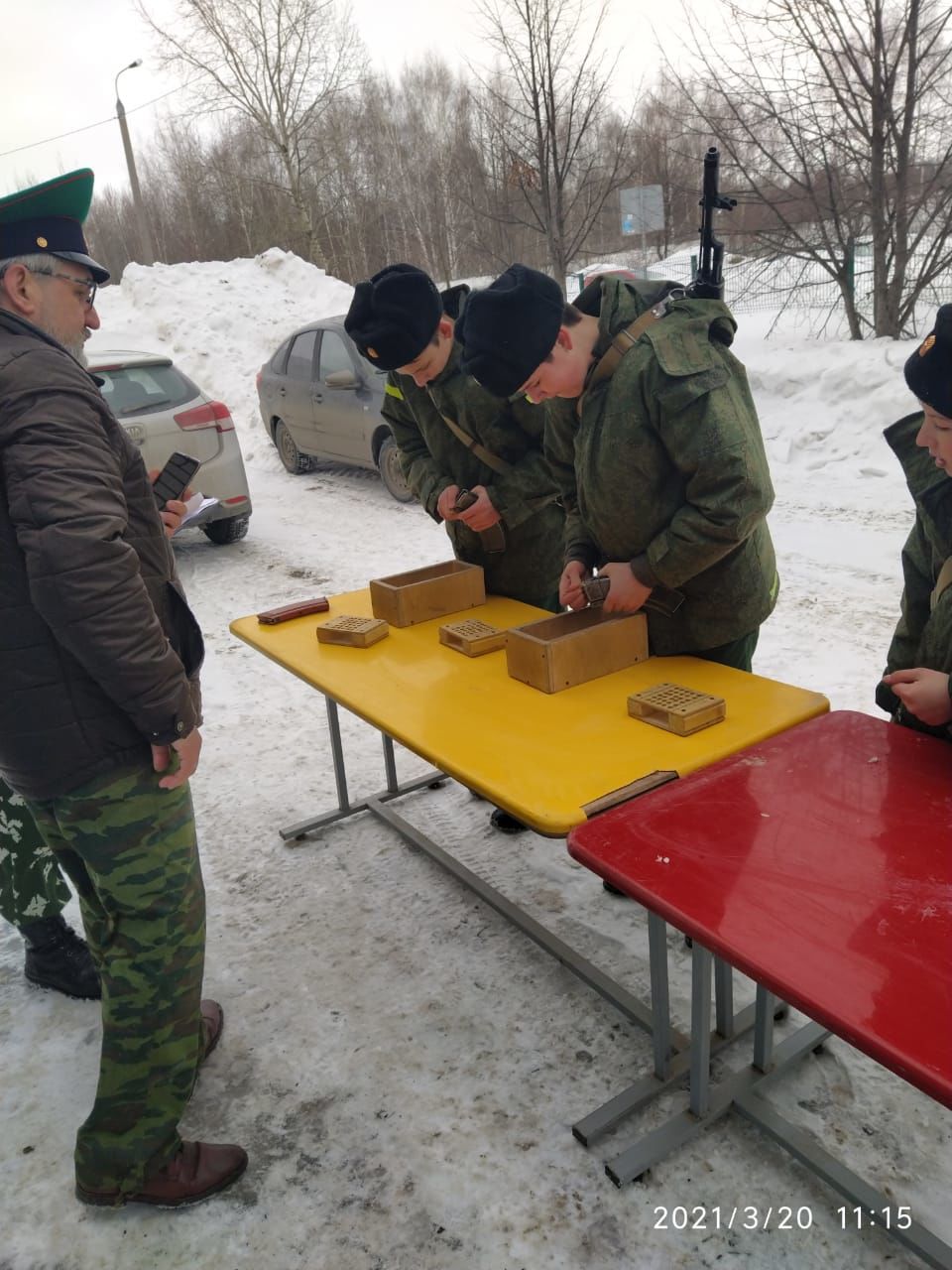 Кадеты из Болгара на время заряжали автоматы