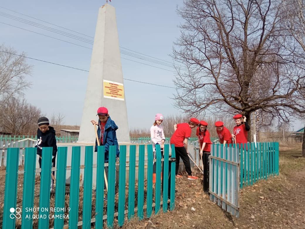 Ученики Искерязапской школы приняли участие в субботнике