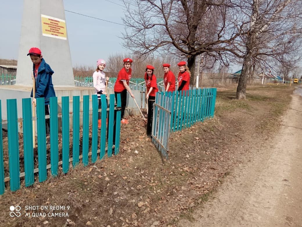 Ученики Искерязапской школы приняли участие в субботнике