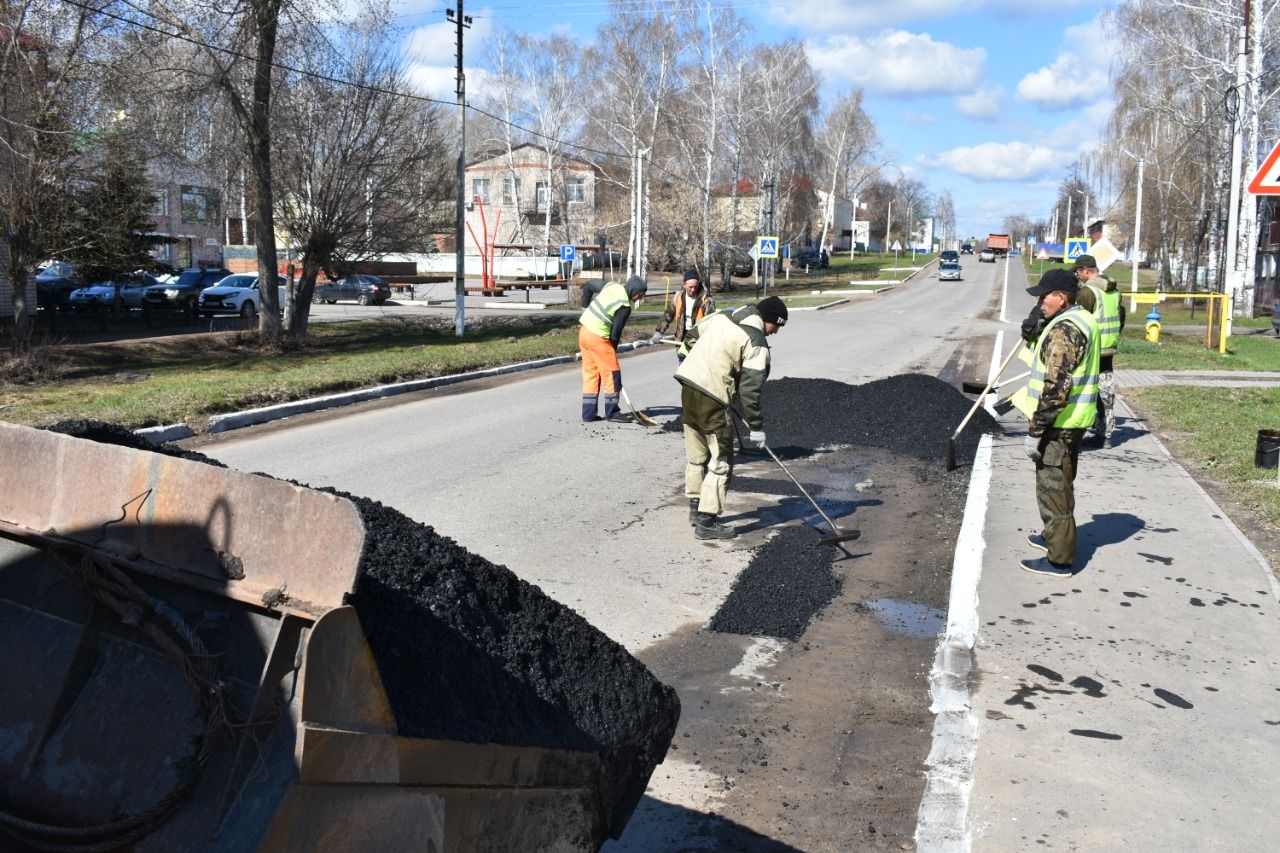 Ямочный ремонт дорог проводят в Болгаре