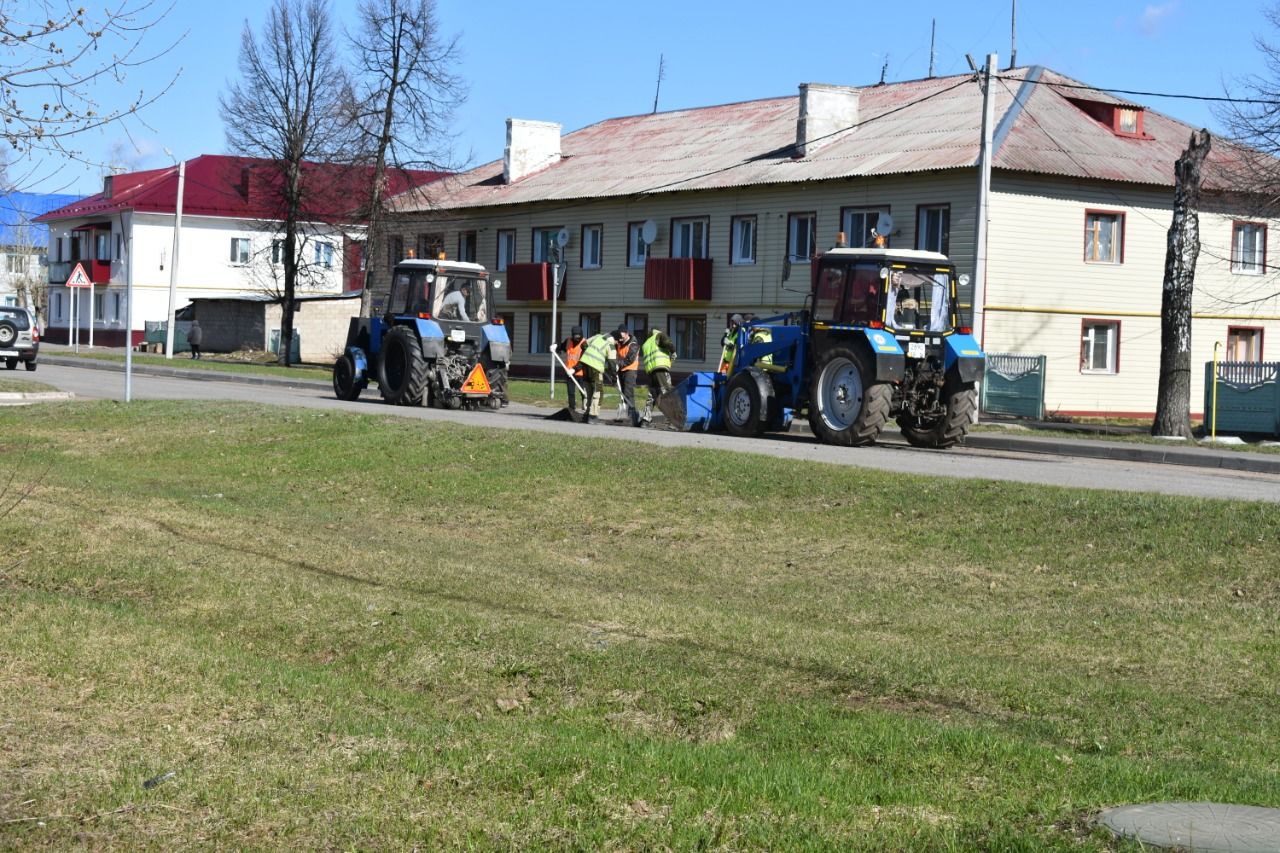Ямочный ремонт дорог проводят в Болгаре