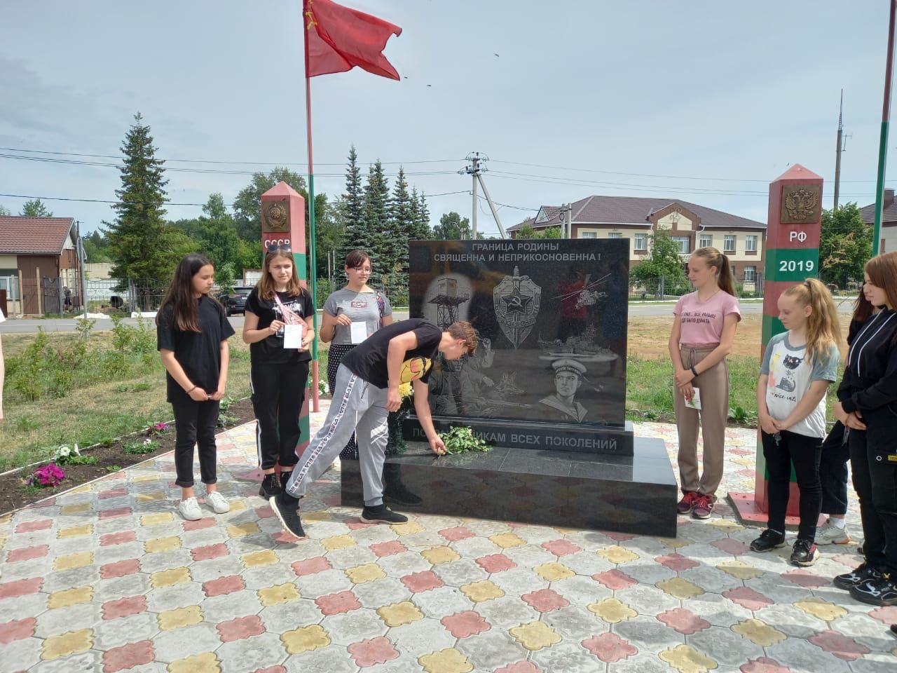 Ребята трудового лагеря первой городской школы посетили памятники Болгара