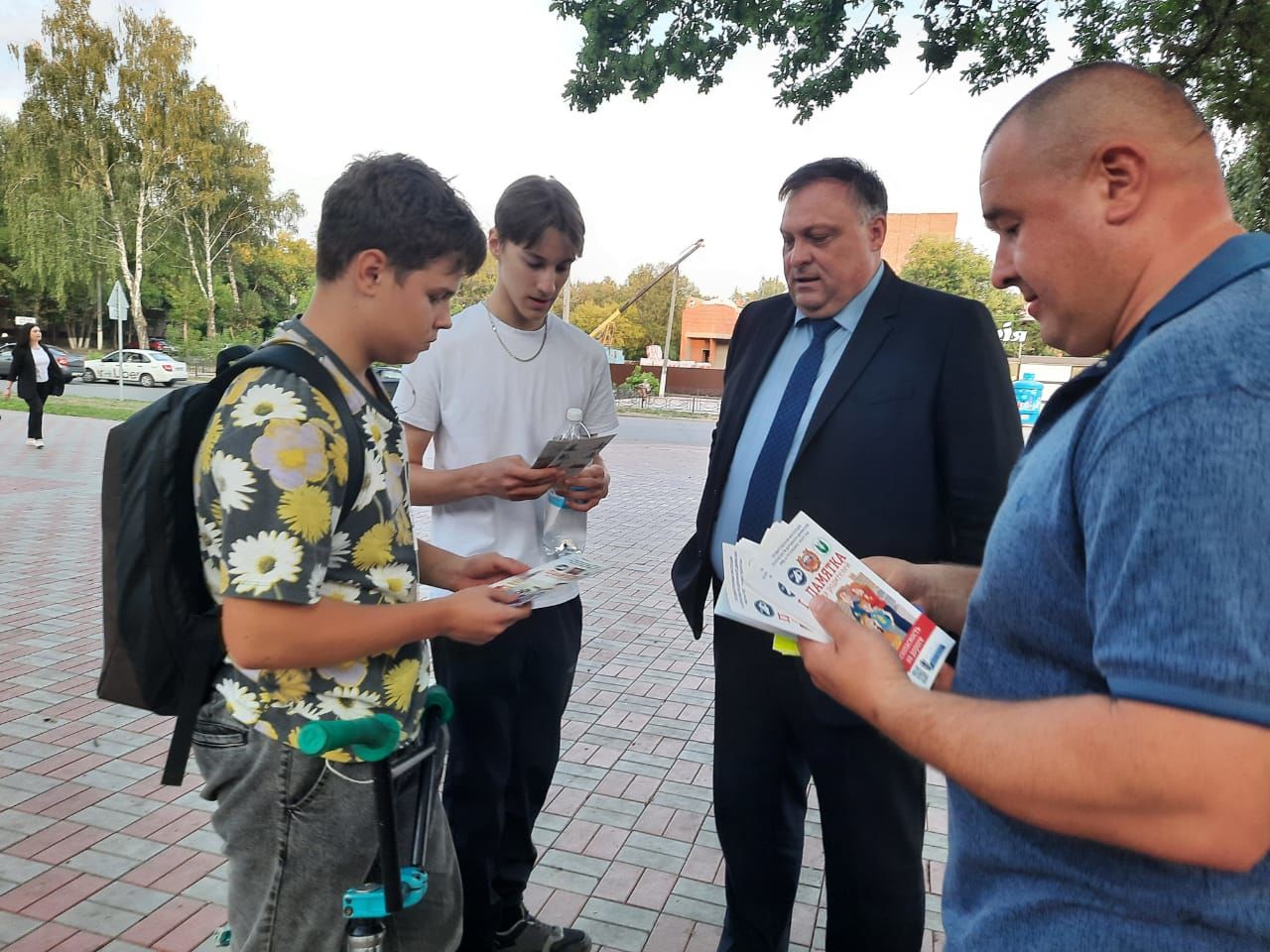 В Татарстане «родительские патрули» напоминают взрослым и детям о правилах безопасного поведения на дороге