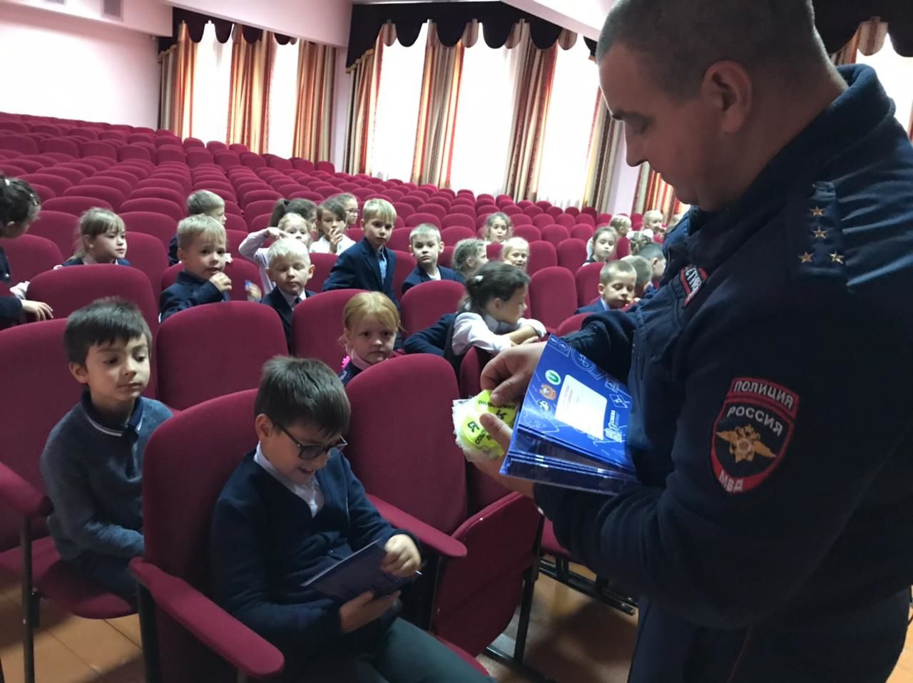 Первоклассники второй городской школы встретились с сотрудниками ГИБДД Спасского и Алькеевского районов