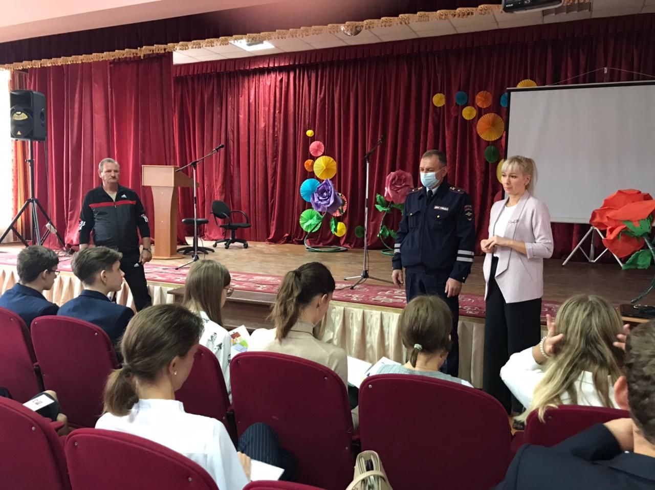 В Болгарской средней школе №2 состоялся открытый урок для старшеклассников