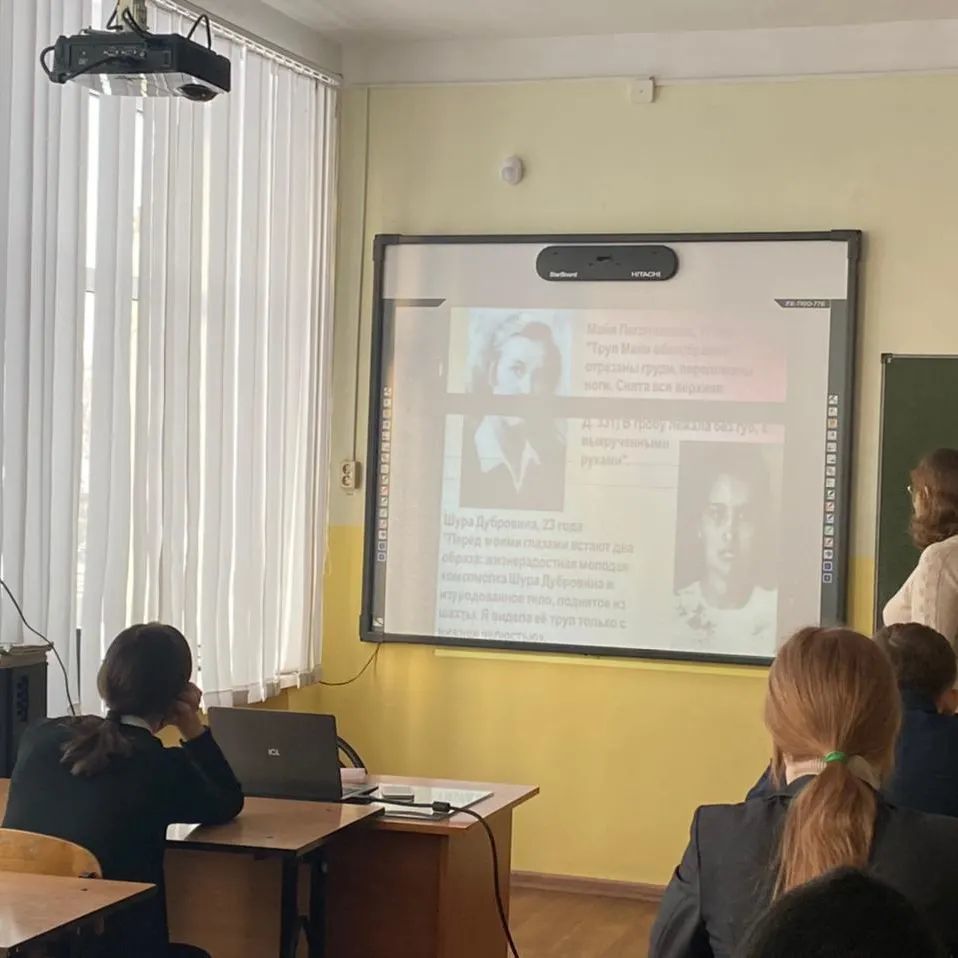 В первой городской школе прошёл информационный час «Героями не рождаются. Ему было всего 19»
