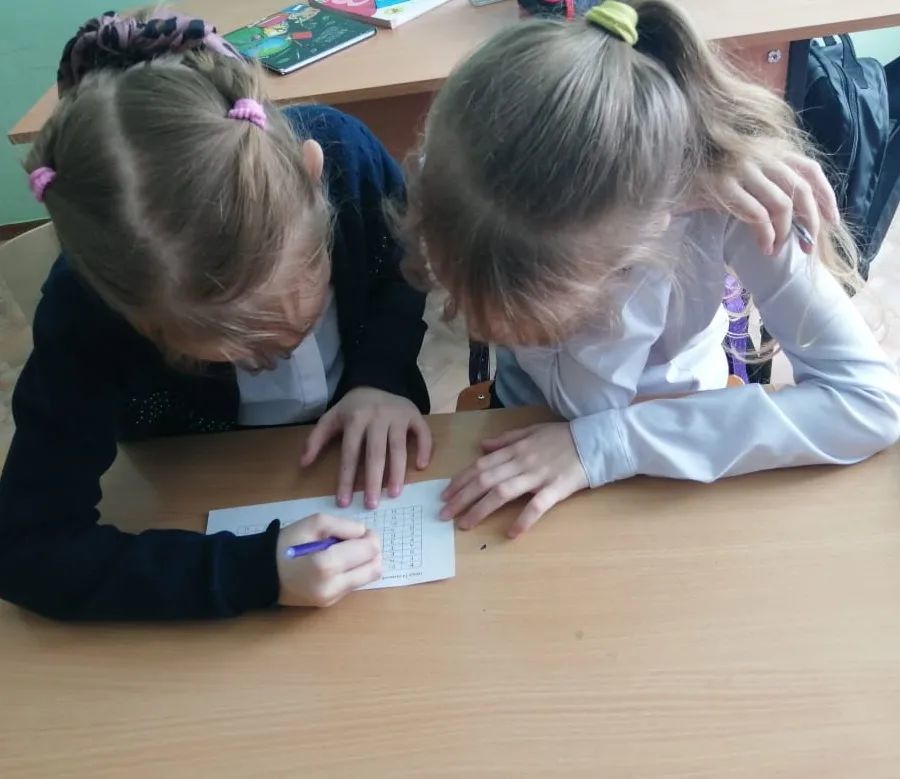 В Полянской школе прошёл классный час «Родной язык, ты так прекрасен!»