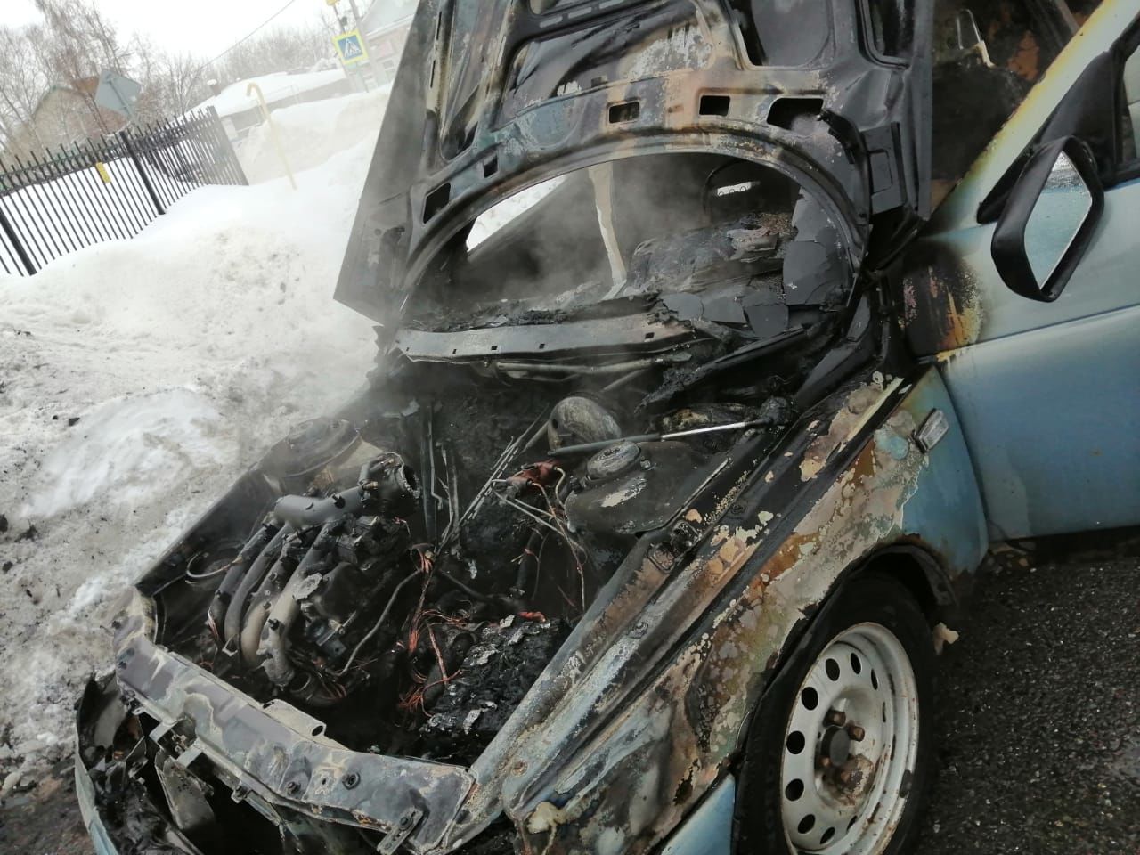 В Болгаре на проезжей части загорелся автомобиль