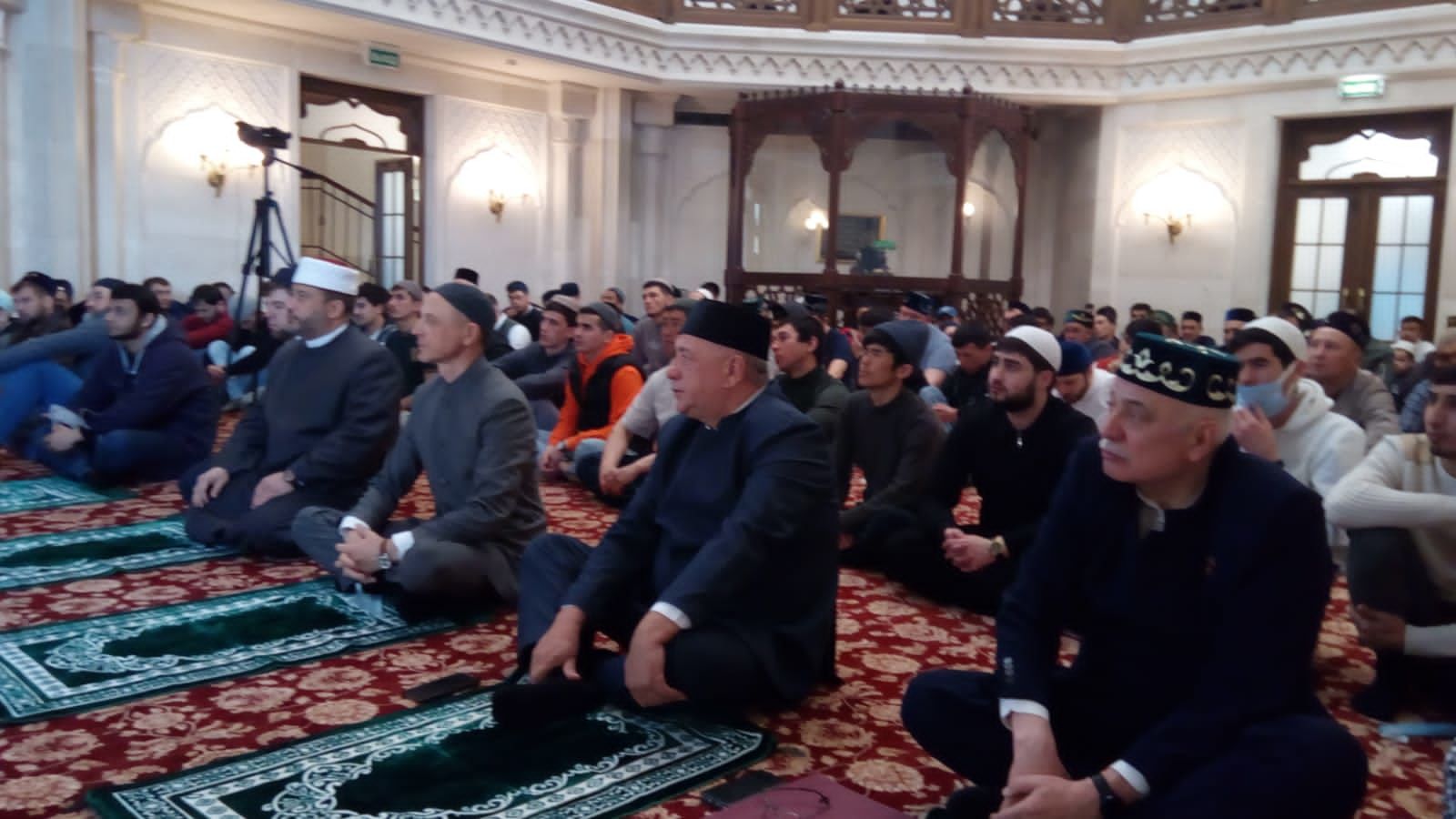 Начало уразы в дагестане. Ураза-байрам 2022 мечеть. Ураза байрам в Чечне. Ураза байрам в Дагестане. Ураза и Курбан байрам.