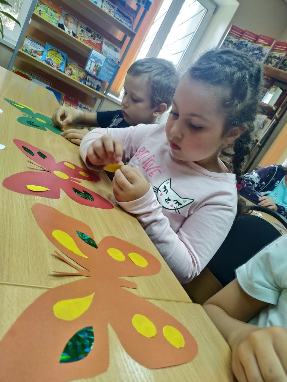 Для воспитанников детского сада «Теремок» провели мастер-класс «Чудо-бабочка»