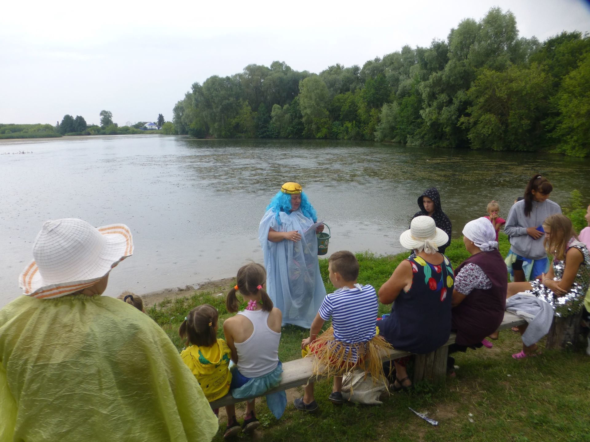 В Антоновке на берегу реки Бездна провели развлекательную программу «Ай, да рыбаки»