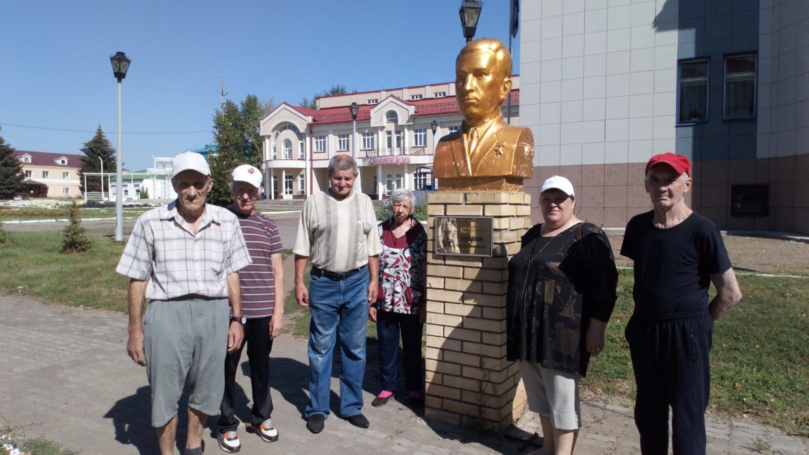 Подопечные Спасского дома-интерната посетили памятники воинской славы в Болгаре