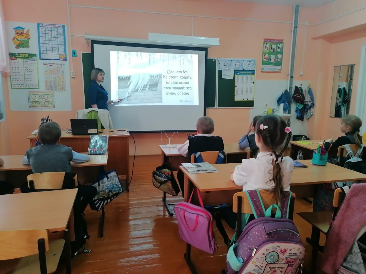 С учениками Полянской школы провели беседу «Осторожно! Сход снега и наледи с крыш!»