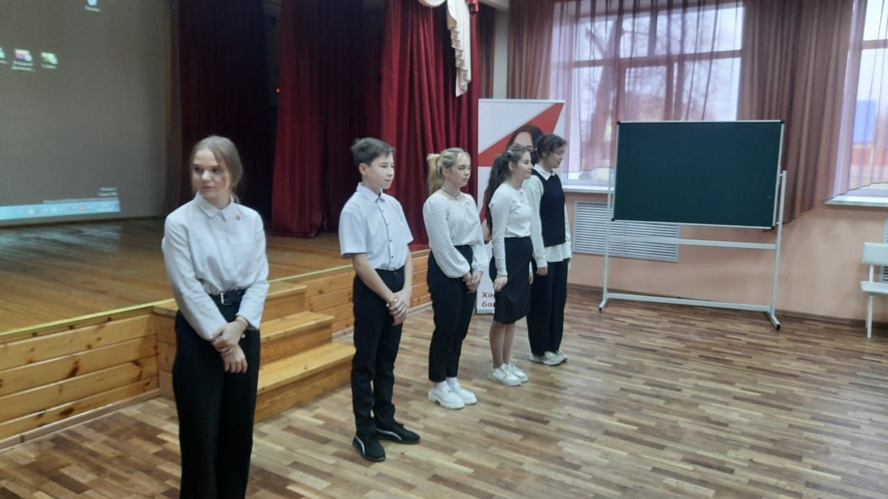 В первой и санаторной школах прошли посвящения ребят в активисты Движения Первых