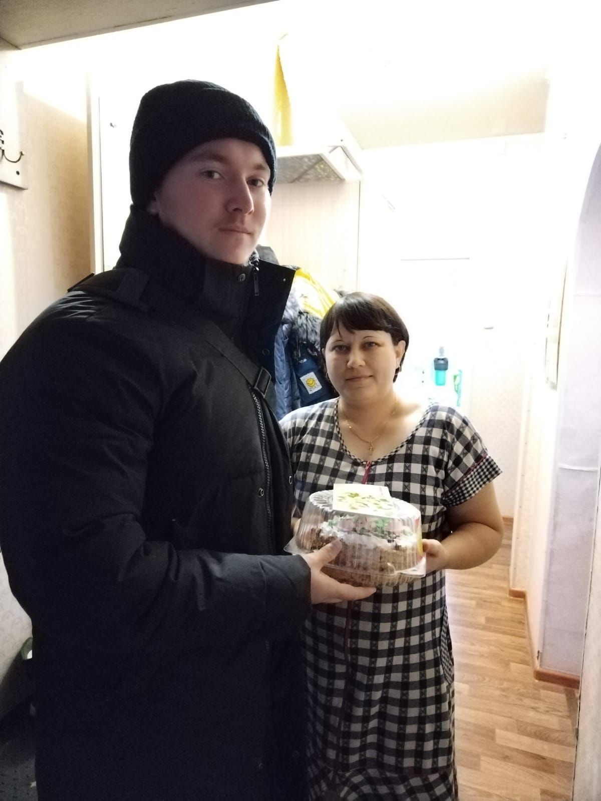 Активисты Спасского молодёжного парламента поздравили молодых многодетных мам